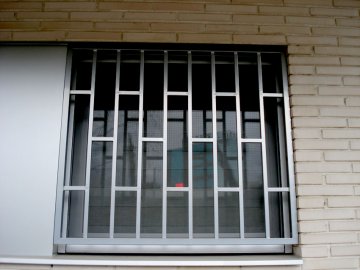 Rejas Modelo Inglés | Puertas Metálicas
