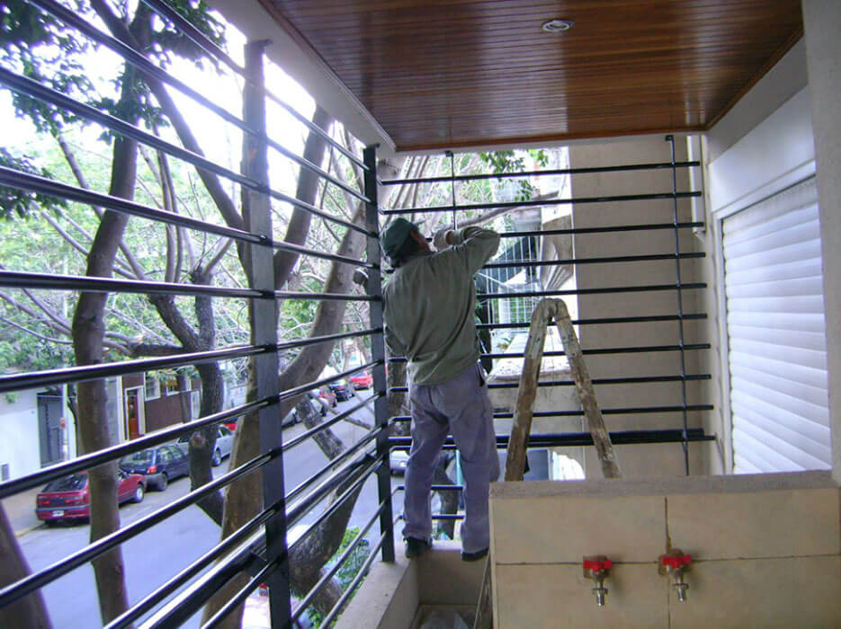 instalando-rejas-de-seguridad-