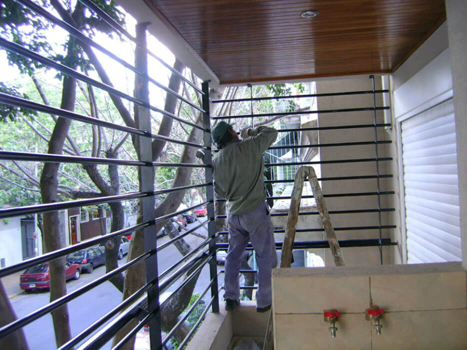 instalando-rejas-de-seguridad-